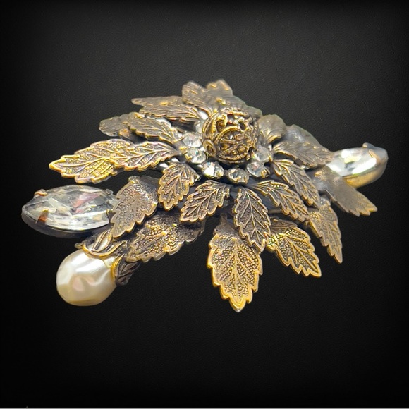 Vintage Possibly Unsigned Haskell Brass, Faux Pearl & Crystal Leaf Brooch - Picture 6 of 6